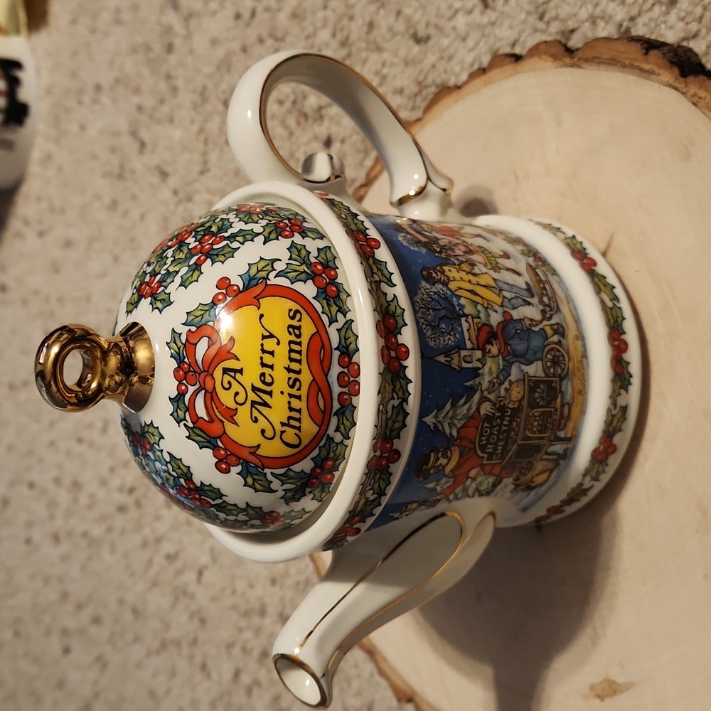 Vintage Sadler A Merry Christmas Design Teapot